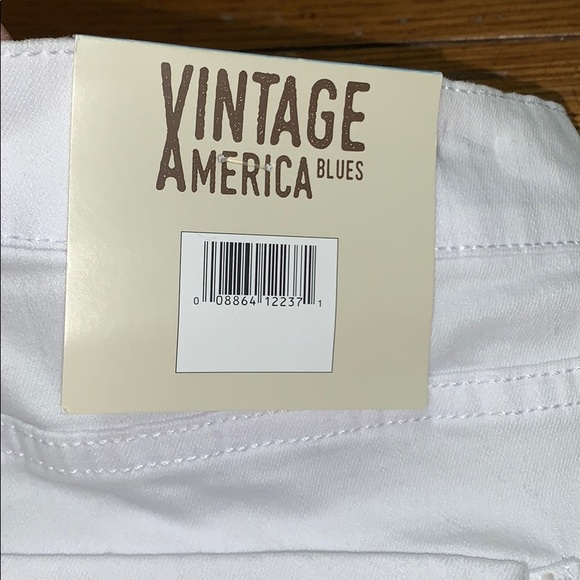 ⭐️🆕White Floral Embroidered Denim SHORTS🌸 - Picture 8 of 9